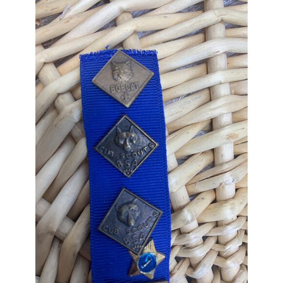 Cub Scout Mom Pins on Ribbon Vintage 60s 70s Brooches - Picture 2 of 6